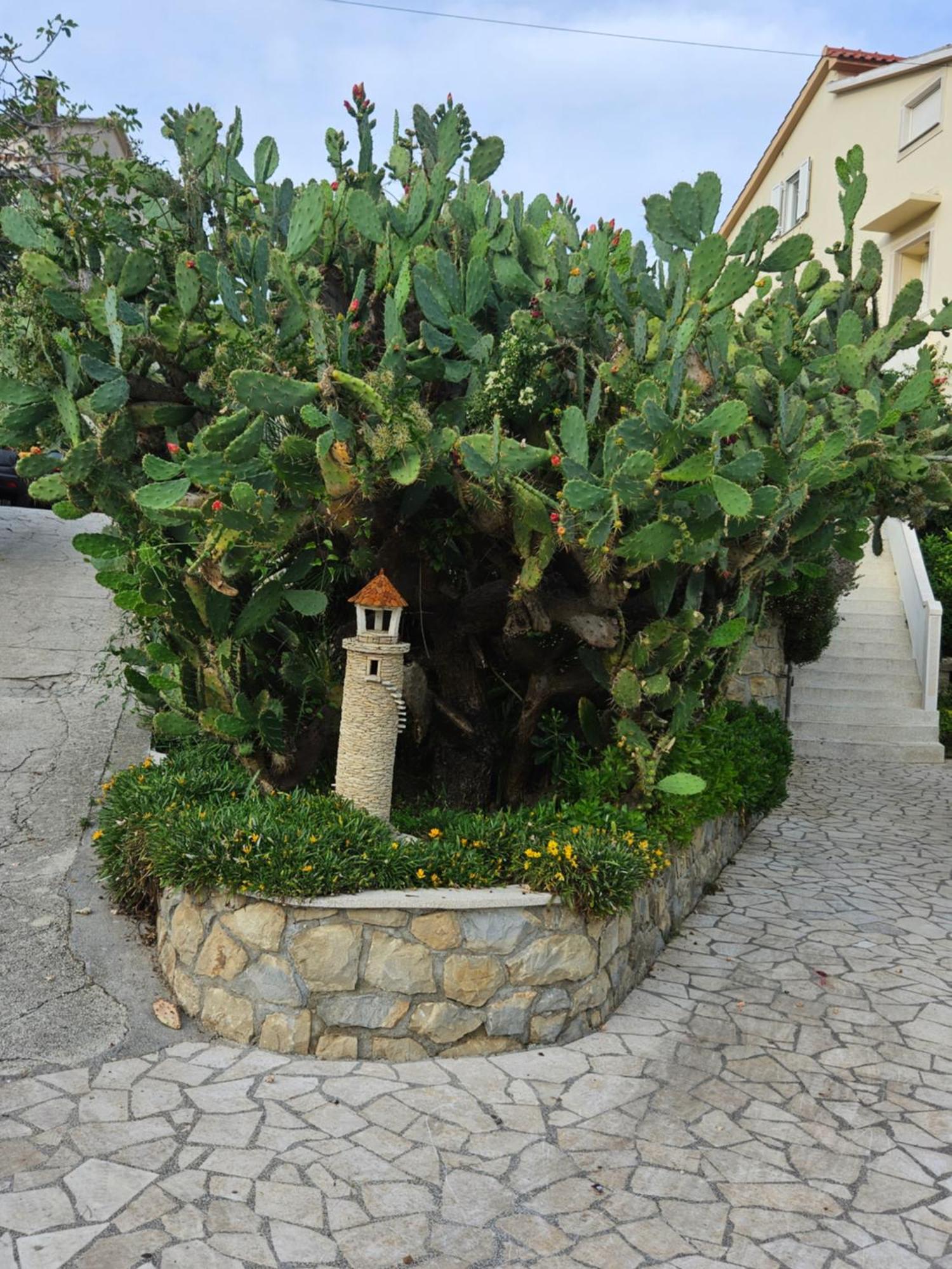 Apartmani Tatjana Rab Town Exterior photo