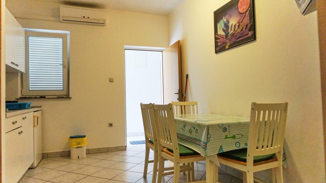 Apartmani Tatjana Rab Town Exterior photo